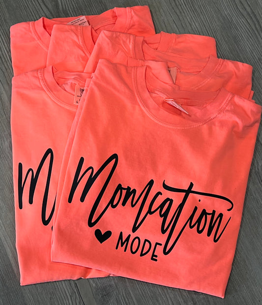 Momcation Mode graphic shirt