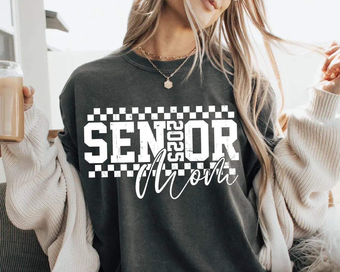 SENIOR MOM Graphic Shirt