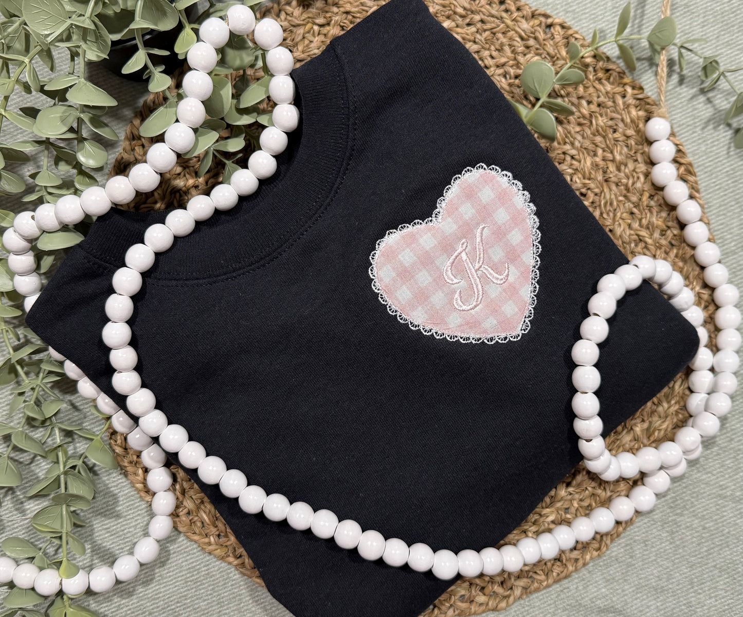 Scalloped heart appliqué shirt